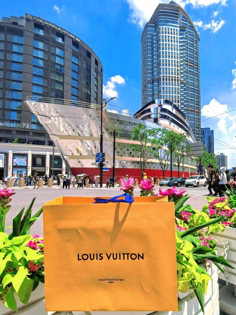 TÀU LV THƯỢNG HẢI