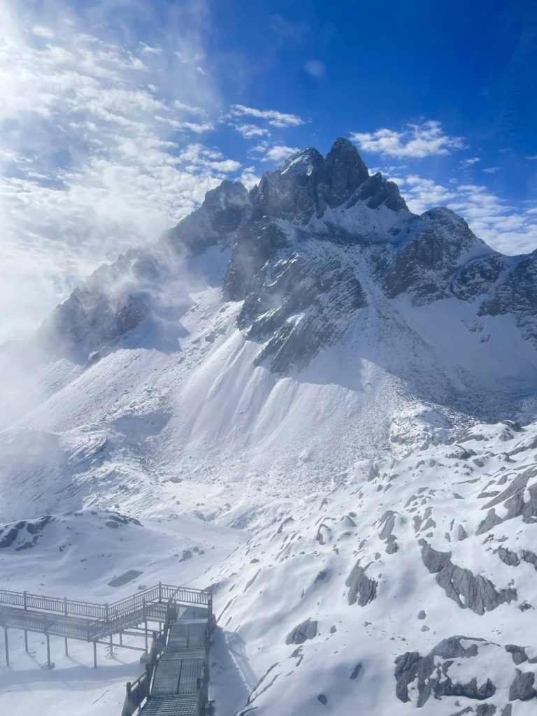 10.26玉龙雪山积雪超厚！！_3_爱喝奶茶的睿_来自小红书网页版